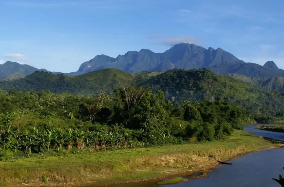 Cascade au cœur du Parc National de la Montagne d'Ambre à Madagascar, Excursions dans le Nord de Madagascar | Agence Locale